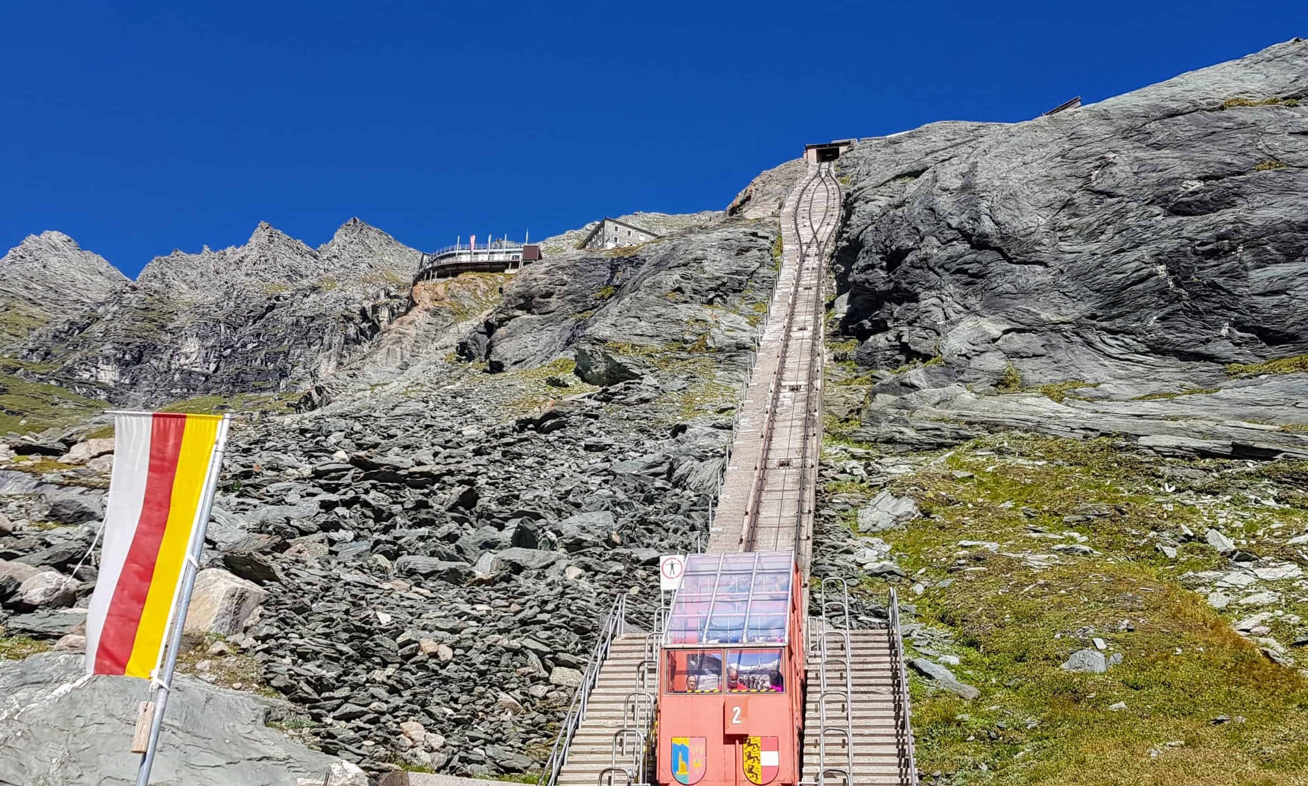 Historische Gletscherbahn auf Kaiser Franz Josefs Höhe - Attraktion und Aktivitäten entlang der Großglockner Hochalpenstraße in Österreich