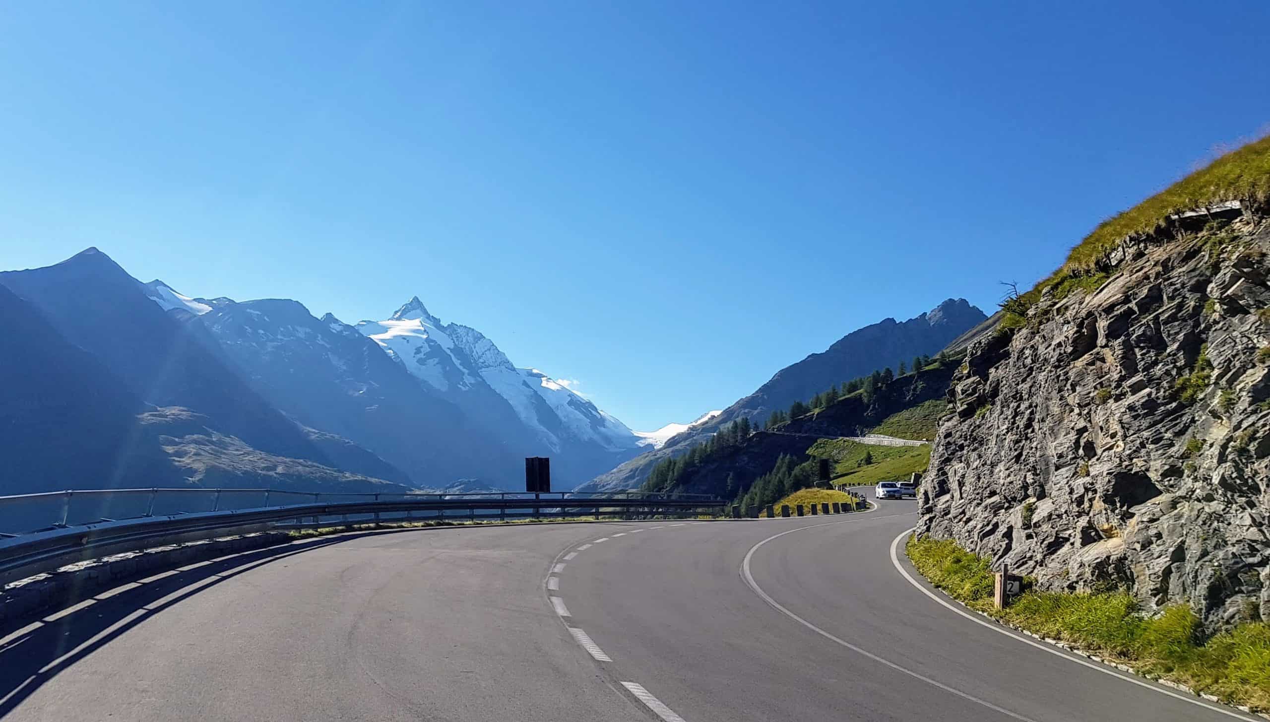 schöne Aussichtsstraße zum Großglockner im Nationalpark Hohe Tauern in Österreich