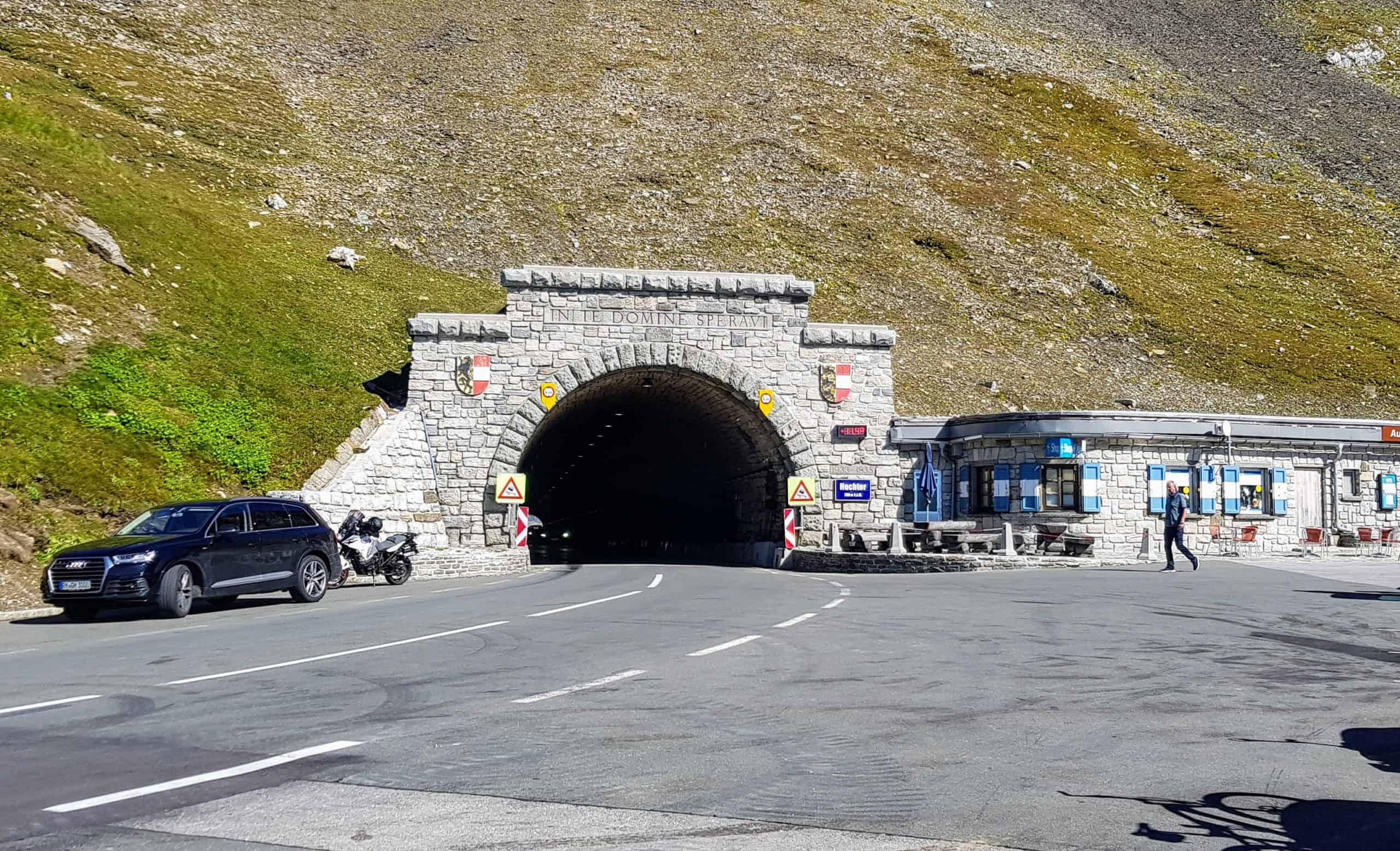 Hochtor. Tunnel von Kärnten nach Salzburg auf der Großglockner Hochalpenstraße - Panoramastraße in Österreich.