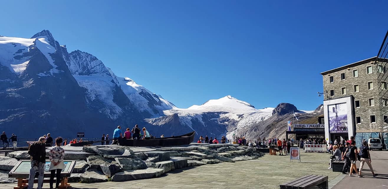 Kaiser Franz Josefs Höhe Besucherzentrum mit Blick auf Großglockner - Hochalpenstraße & Sehenswürdigkeit in Österreich, Kärnten