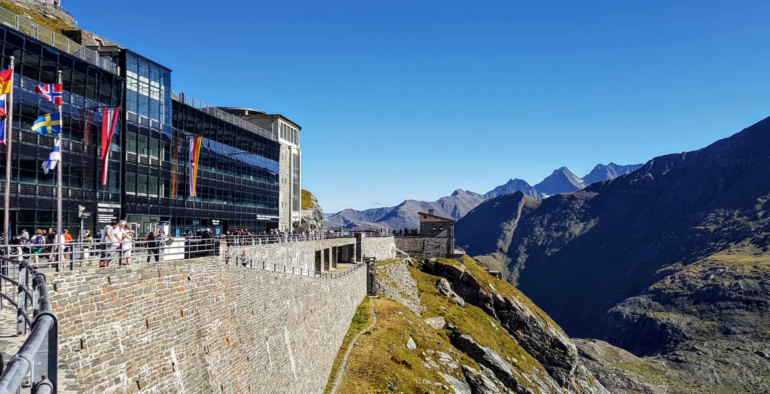 Parkhaus und Besucherzentrum Kaiser Franz Josefs Höhe bei Großglockner in Kärnten - Ausflugsziel in Österreich