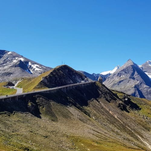 Fuscher Thörl bei Großglockner Hochalpenstraße, die die Bundesländer Kärnten und Salzburg in Österreich verbindet. Beliebte Panoramastraße in Europa.