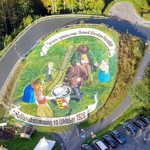 10 Oktober 1920 Kunstwerk Volksabstimmung Kärnten am Aussichtsturm Pyramidenkogel - Sehenswürdigkeit in Österreich