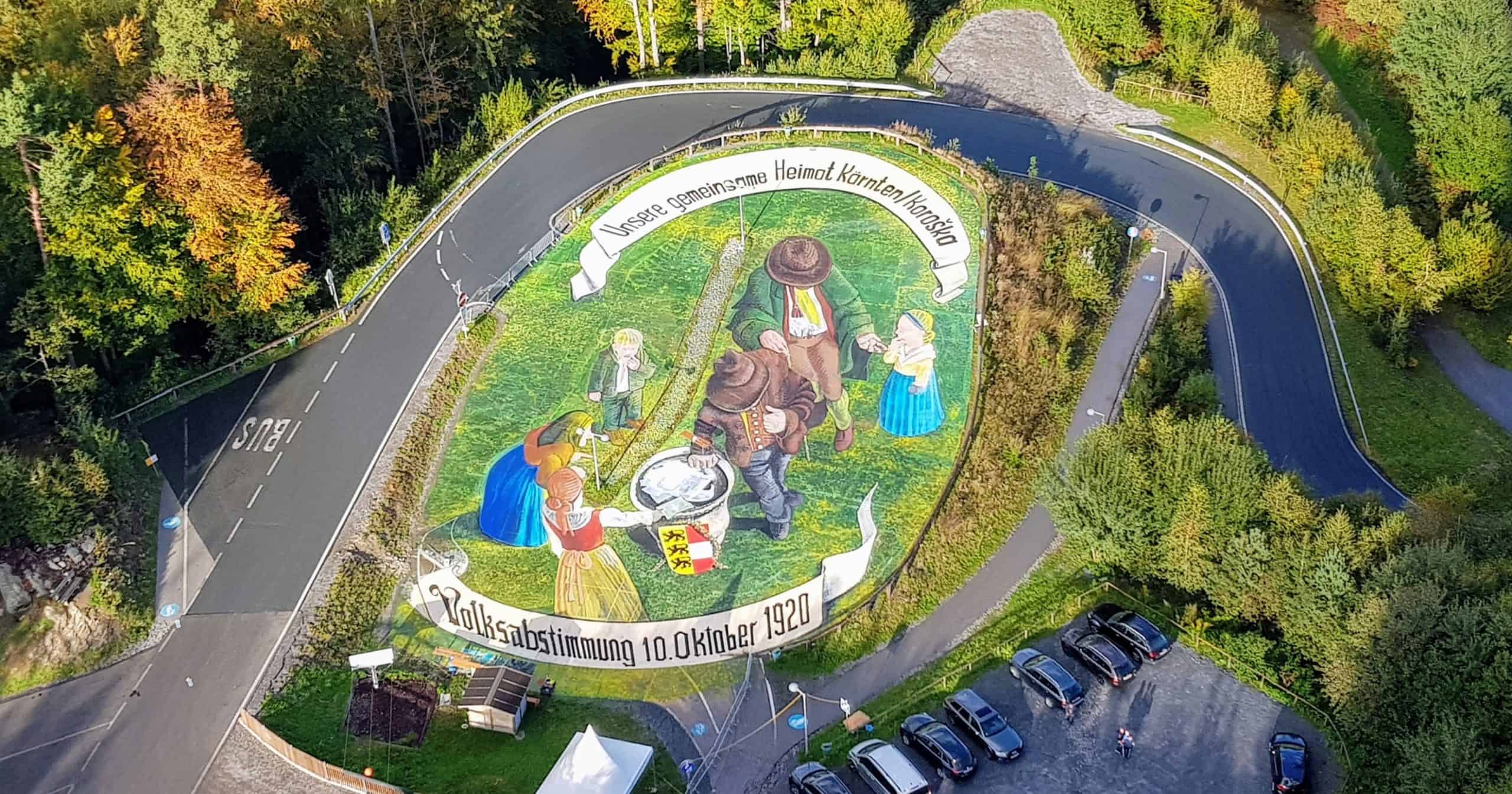 10 Oktober 1920 Kunstwerk Volksabstimmung Kärnten am Aussichtsturm Pyramidenkogel - Sehenswürdigkeit in Österreich