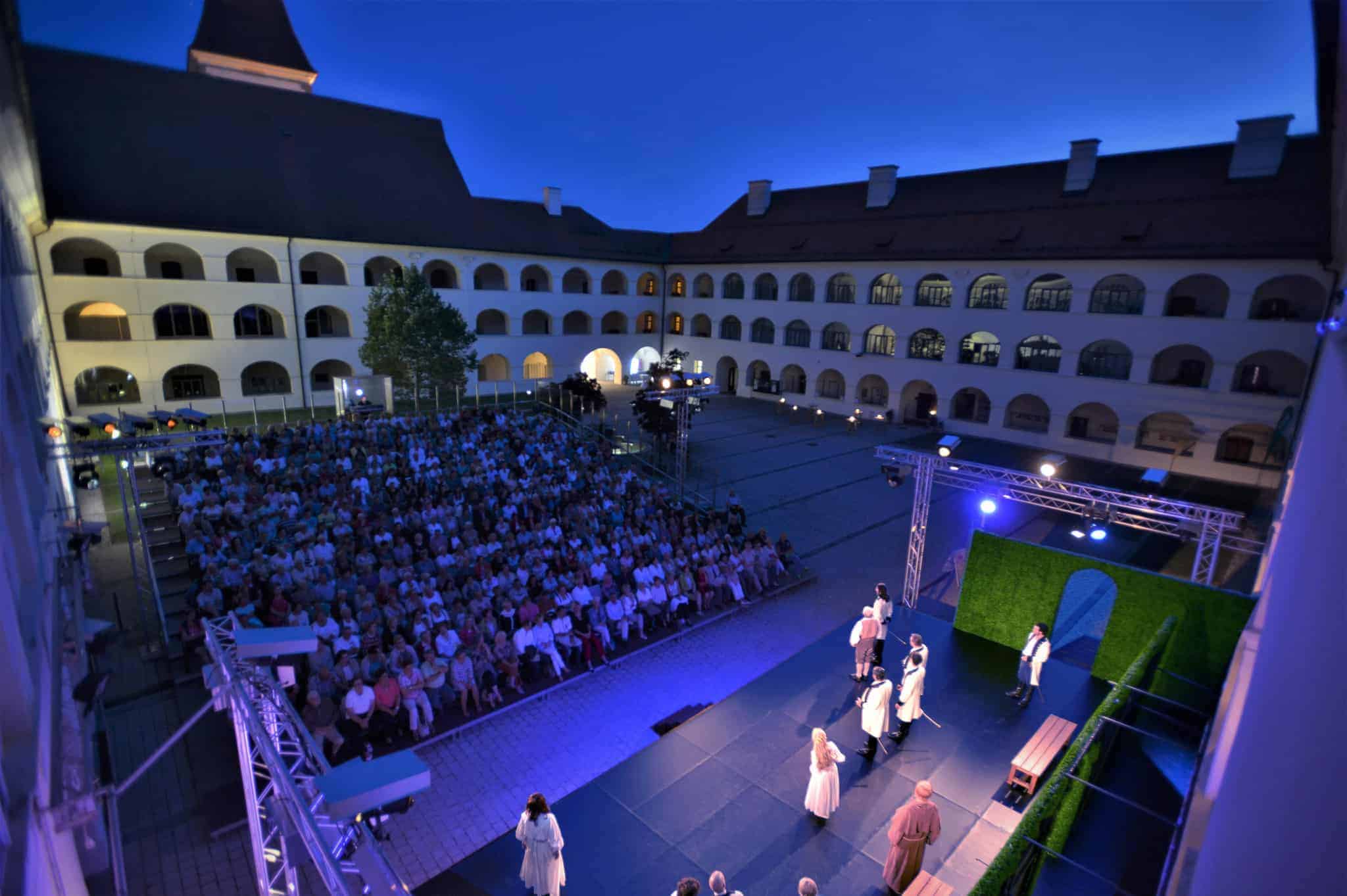 Vorstellung im Heunburgtheater in der Urlaubsregion Klopeinersee in Südkärnten. Kultureller Geheimtipp in Österreich.