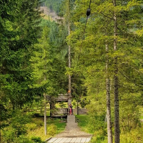 Flying Fox bei Erlebnis- & Naturspielplatz Freizeitzentrum Mallnitz bei Wander-Startplatz Seebachtal. Tipp für Kärnten mit Kindern im Nationalpark Hohe Tauern.