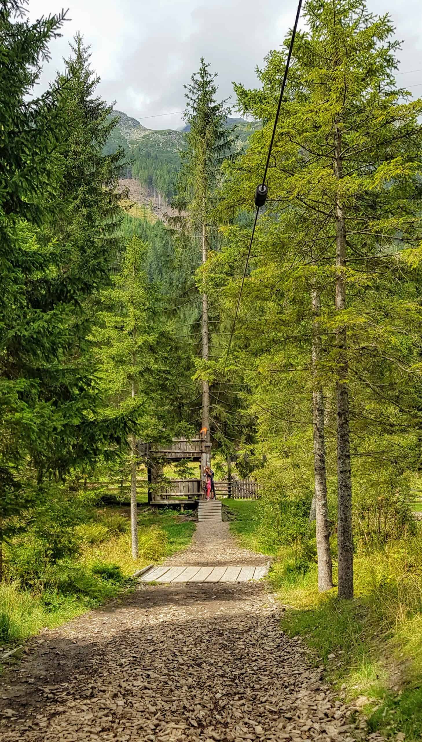 Flying Fox bei Erlebnis- & Naturspielplatz Freizeitzentrum Mallnitz bei Wander-Startplatz Seebachtal. Tipp für Kärnten mit Kindern im Nationalpark Hohe Tauern.