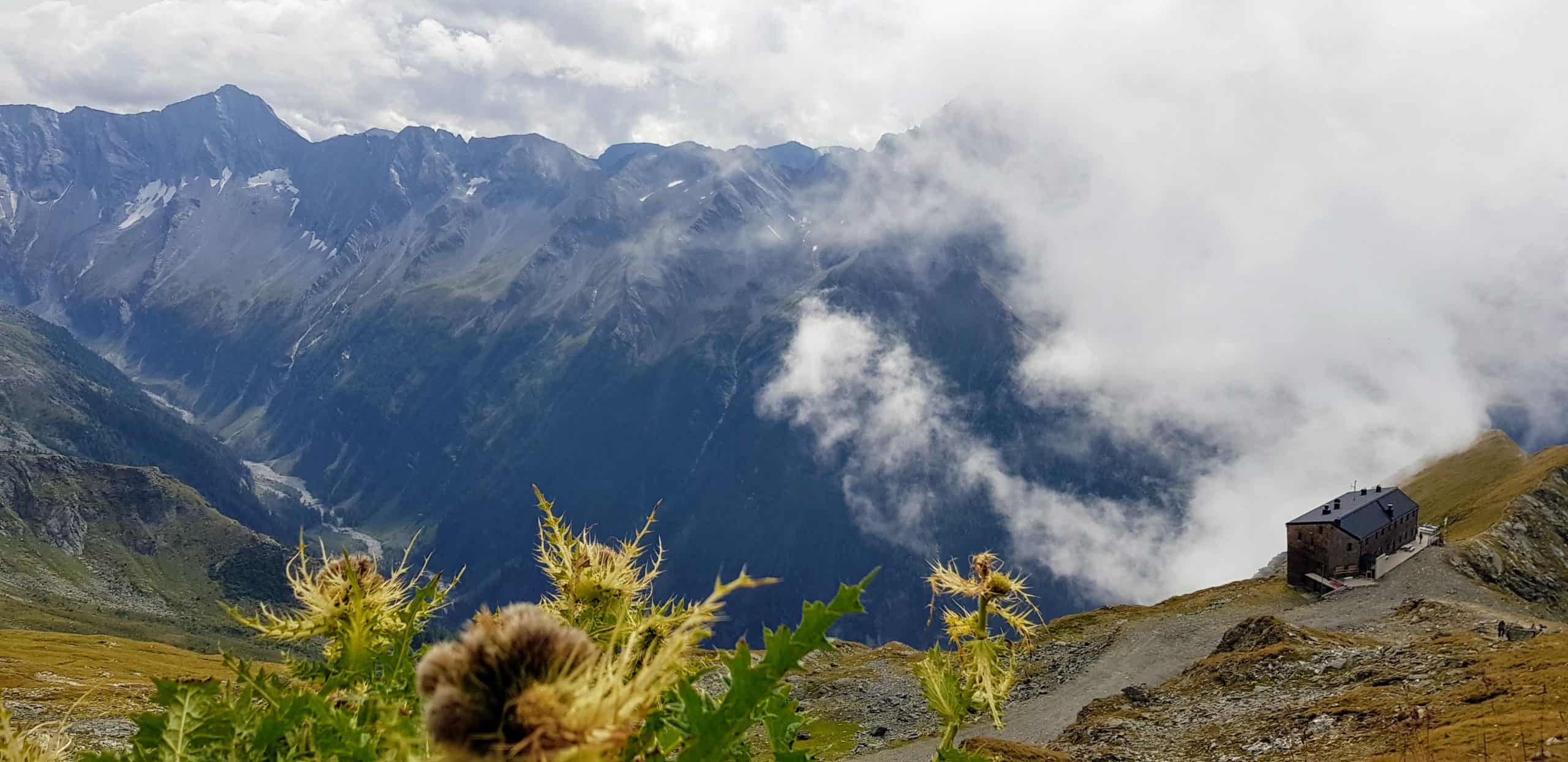 Hannoverhaus bei Ankogel Bergbahn in Ankogelgruppe - Wandergebiet im Nationalpark Hohe Tauern in Kärnten und Urlaubsregion in Österreich.