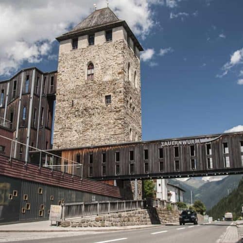 Mautturm Winklern in der Nationalparkregion Hohe Tauern in Kärnten - Sehenswürdigkeit & Tipps für Aktivitäten in Österreich.