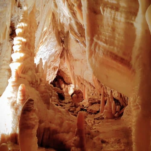 Tropfsteine in der Obir Tropfsteinhöhle. Ausflugsziel in Österreich. Kostenlos mit der Kärnten Card.