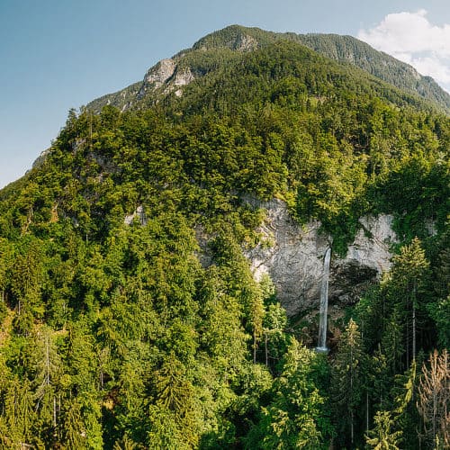 Wildensteiner Wasserfall und Blick über Urlaubsregion Klopeinersee in Kärnten - Urlaubsregion in Österreich