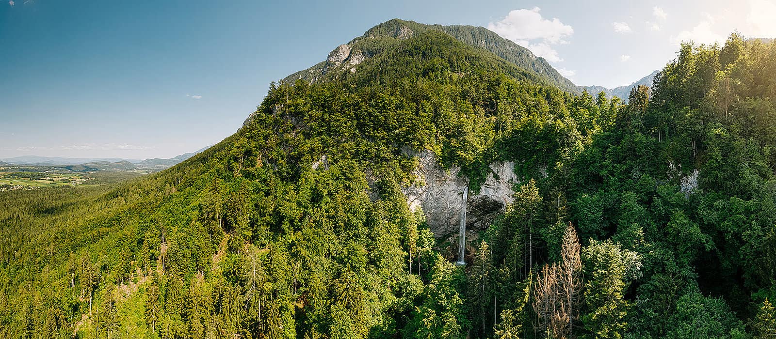 Wildensteiner Wasserfall und Blick über Urlaubsregion Klopeinersee in Kärnten - Urlaubsregion in Österreich