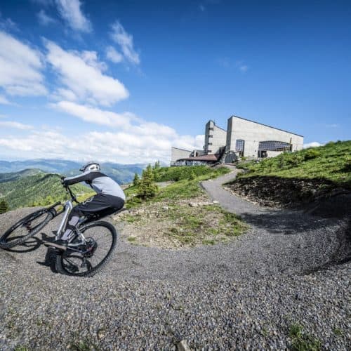 Mountainbiken in Kärnten auf Flow Trail Bad Kleinkirchheim bei Kaiserburg Bergstation in Kärnten - Aktivitäten bei Österreich-Urlaub