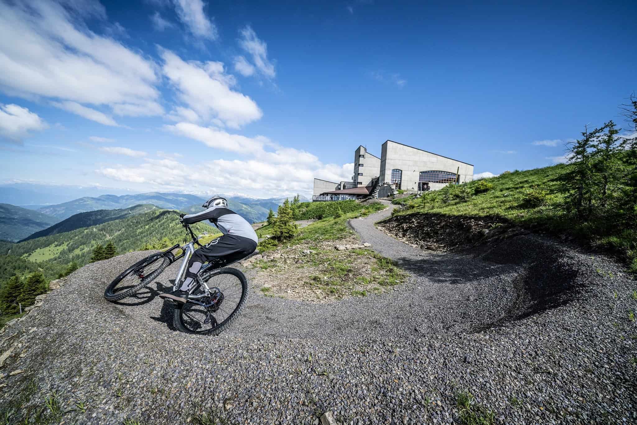 Mountainbiken in Kärnten auf Flow Trail Bad Kleinkirchheim bei Kaiserburg Bergstation in Kärnten - Aktivitäten bei Österreich-Urlaub