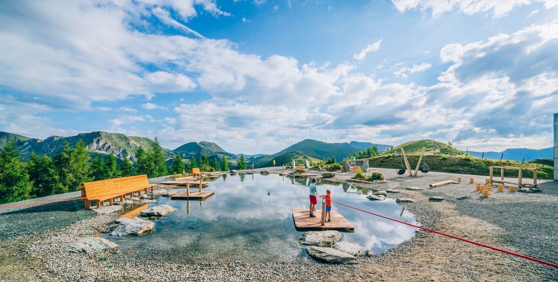 Kinder im Aktiv Park Bad Kleinkirchheim bei Bergstation Brunnach in St. Oswald. Aktivitäten bei Österreich Urlaub in Kärnten.