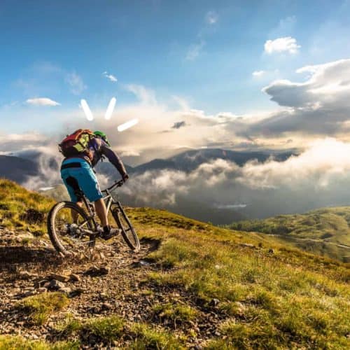 Mountainbiker in Bad Kleinkirchheim mit Blick auf Nockberge