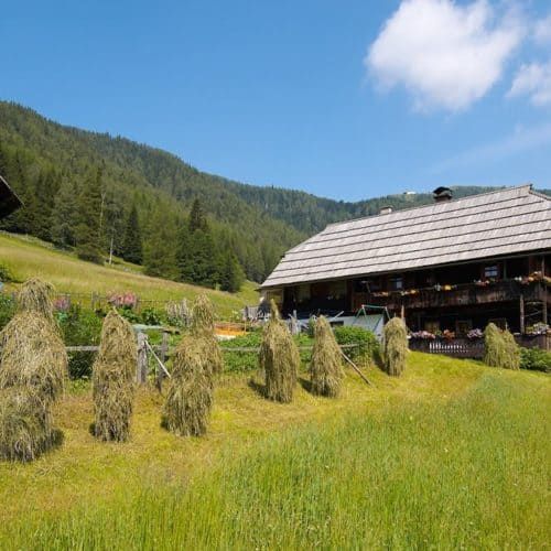Bauernhof Egarterhof mit Getreidespeicher in Bad Kleinkirchheim - Ausflugsziele in Kärnten bei Österreich-Urlaub