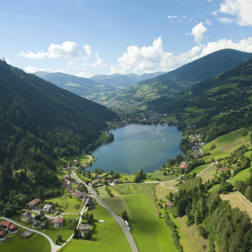 Feld am See mit Brennsee in Kärnten - Urlaubsregion Bad Kleinkirchheim, Österreich