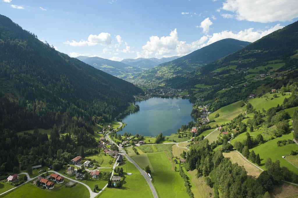 Feld am See mit Brennsee in Kärnten - Urlaubsregion Bad Kleinkirchheim, Österreich