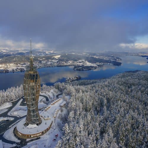 Pyramidenkogel im Winter mit Blick Richtung Klagenfurt am Wörthersee