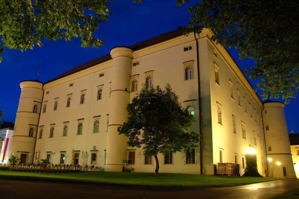 Schloss Porcia in Spittal an der Drau in Kärnten - Sehenswürdigkeit in Österreich