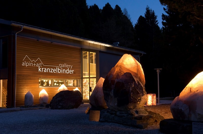 Kranzelbinder Edelstein-Ausstellung. Das ganzjährig geöffnete Ausflugsziel liegt direkt am idyllischen 3-Seen-Rundwanderweg auf der Turracher Höhe