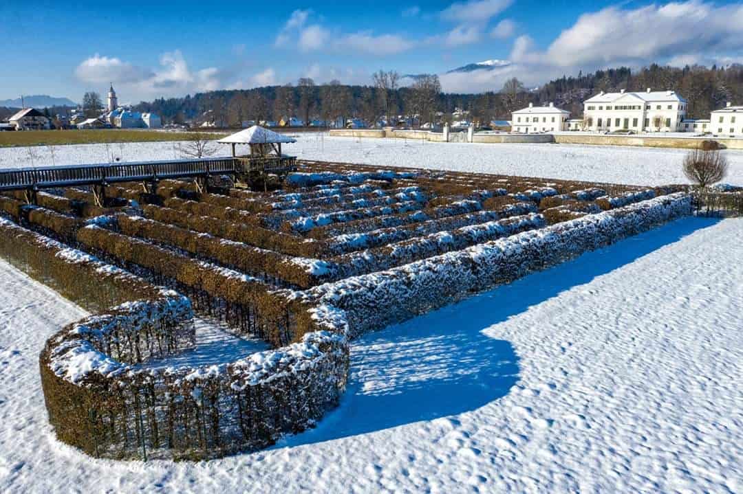 Labyrinth & Schloss Rosegg im Winter