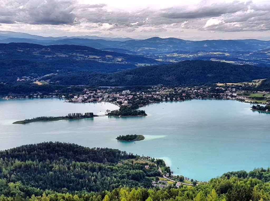 Aussicht Pyramidenkogel Wörthersee bei Schlechtwetter in Kärnten