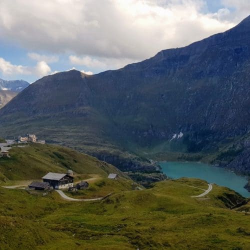 Streckenverlauf Großglockner Hochalpenstraße auf Kaiser Franz Josefs Höhe zum Großglockner