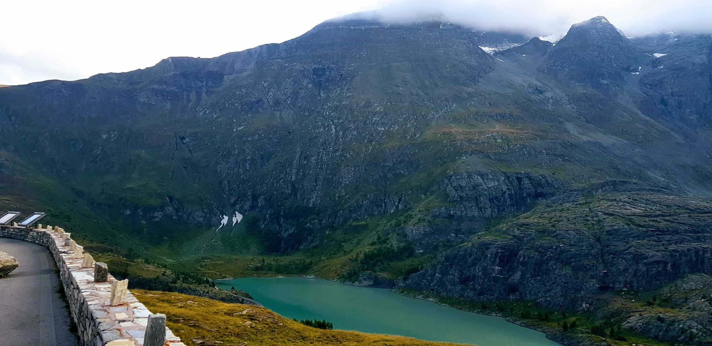 Margaritzen Stausee bei Großglockner Hochalpenstraße in Kärnten. Wanderung & Ausflugsziel in Österreich.