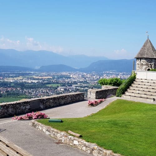 Adlerarena Burg Landskron mit Blick auf Villach - Sehenswürdigkeit in Kärnten