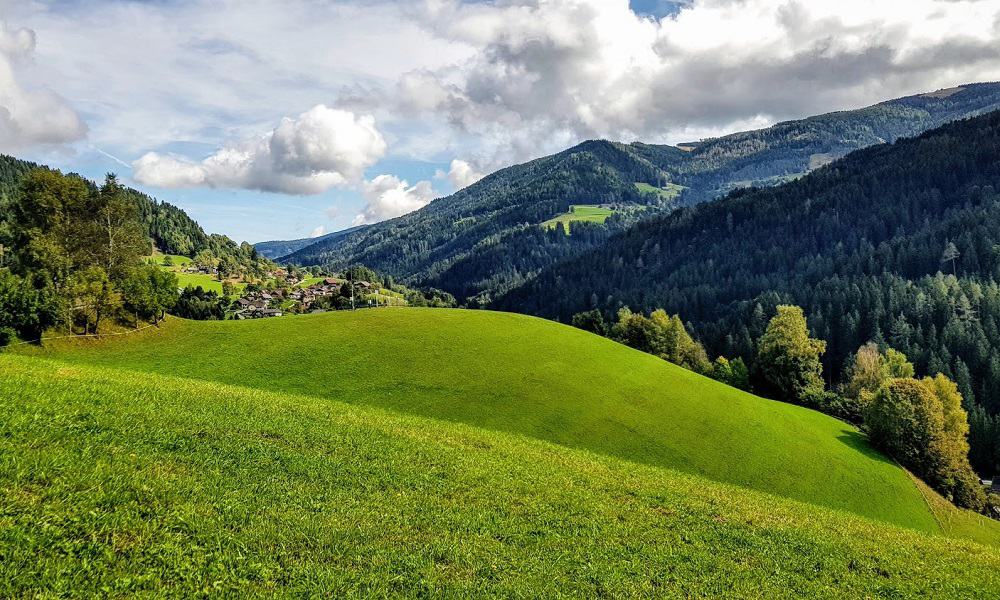 Wandern am Fuße der Gerlitzen Alpe in Arriach - Urlaubsregion Villach in Österreich, Kärnten