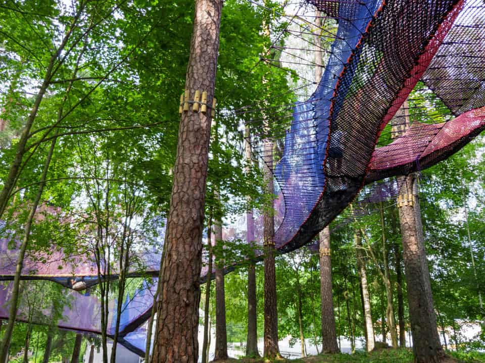 Familywald Ossiacher See in Kärnten mit Netzen in Bäumen - Ausflugstipp in Kärnten, geöffnet ab März