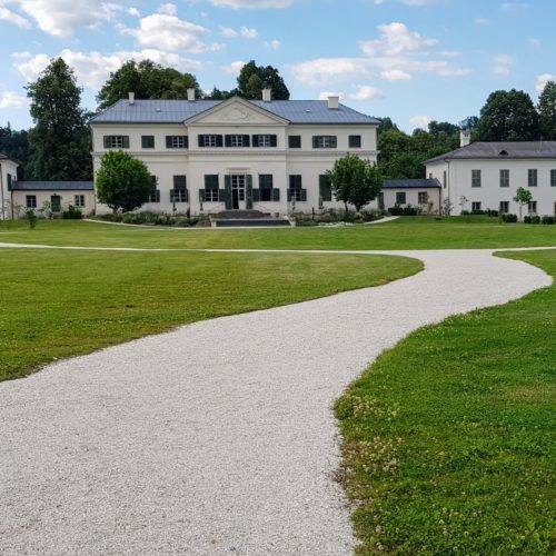 Schloss Rosegg Nähe Wörthersee im Mai geöffnet
