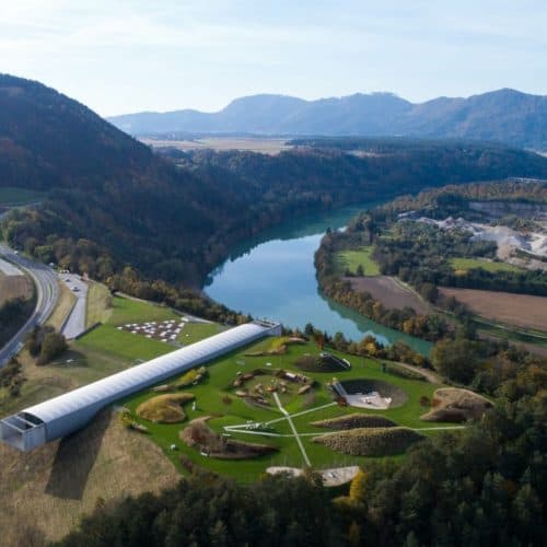 Museum Liaunig im Lavanttal mit Gebäude und Skulpturenpark - Ausflugsziel in Kärnten, Österreich