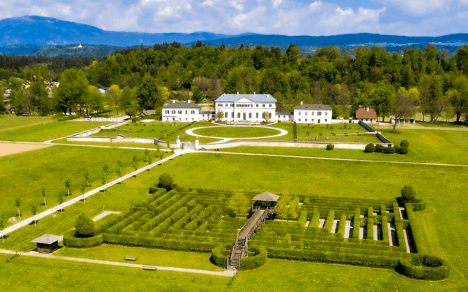 Schloss und Labyrinth Rosegg - geöffnet im Mai