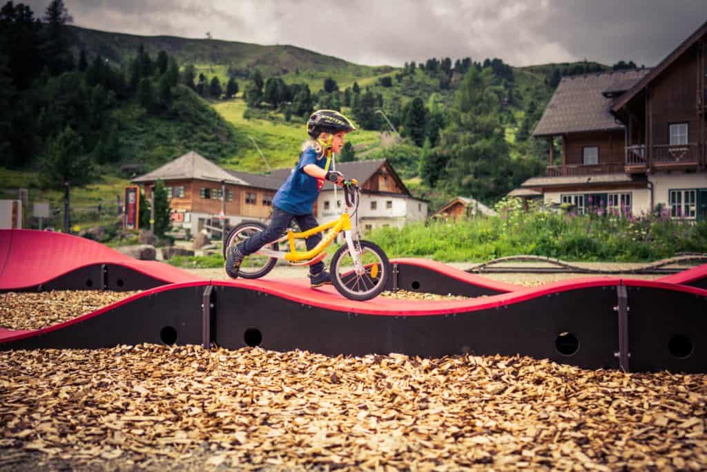 Aktivitäten mit Mountainbike im Pumptrack Turracher Höhe