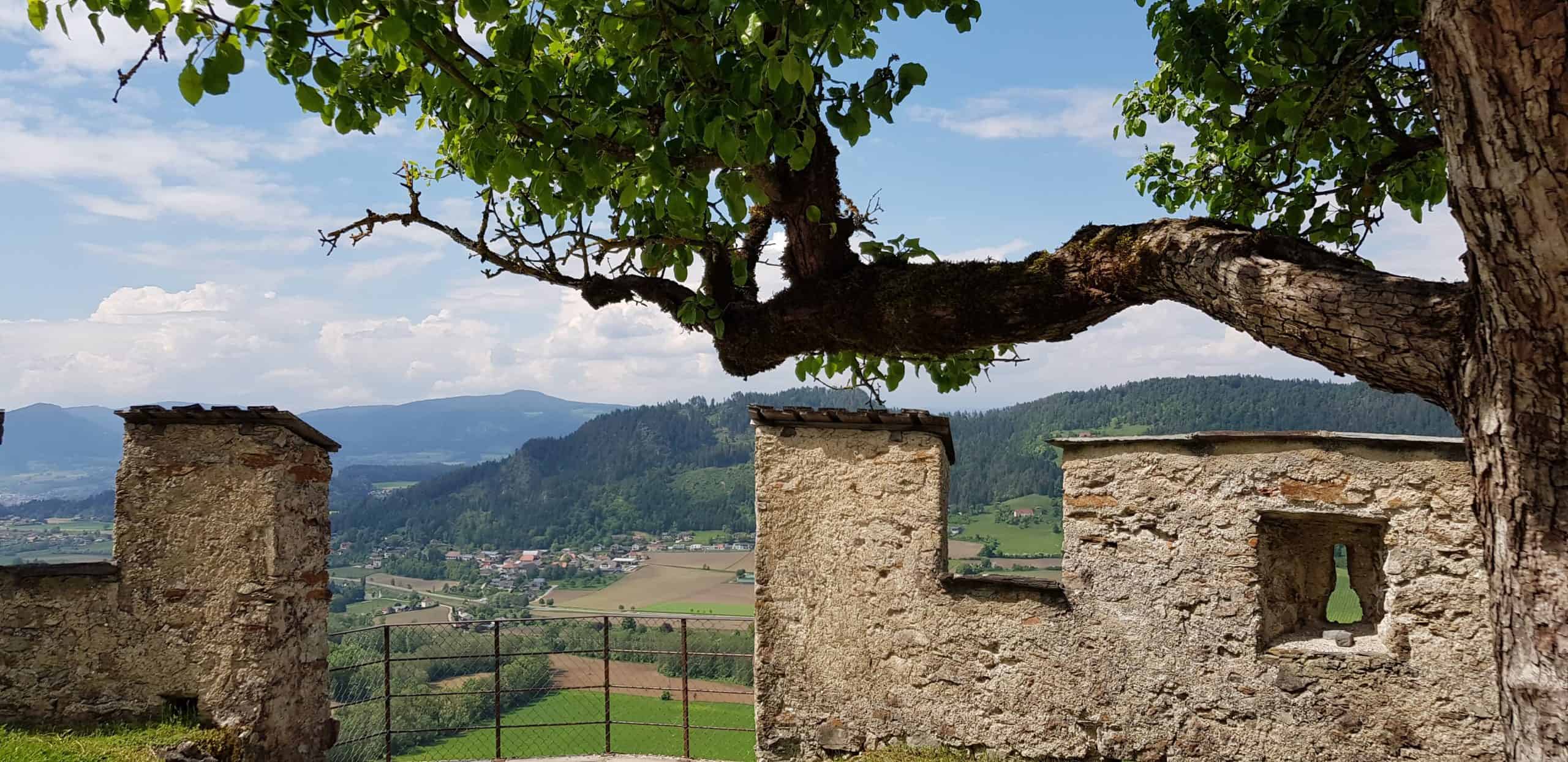 Ausflug im Mai auf die Burg Hochosterwitz in Österreich - Sehenswürdigkeit in Kärnten