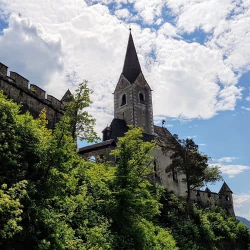 Burg Hochosterwitz - Blick auf Burgkirche bei Frühlings-Ausflug