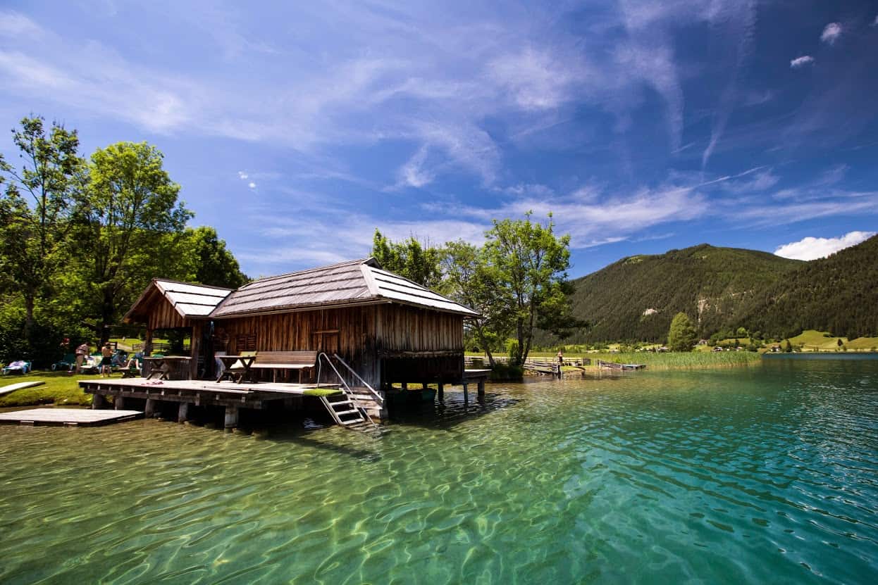 Badestrand am Weissensee in Kärnten, Österreich