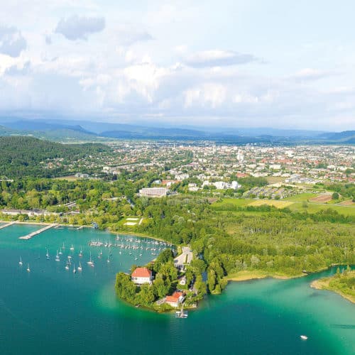 Luftaufnahme Klagenfurt mit Ostbucht am Wörthersee in Kärnten