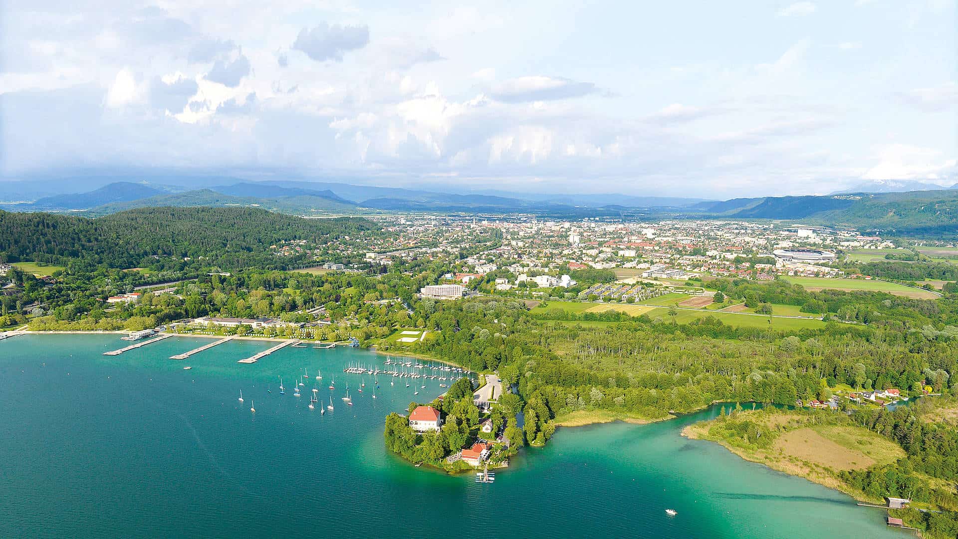 Luftaufnahme Klagenfurt mit Ostbucht am Wörthersee in Kärnten