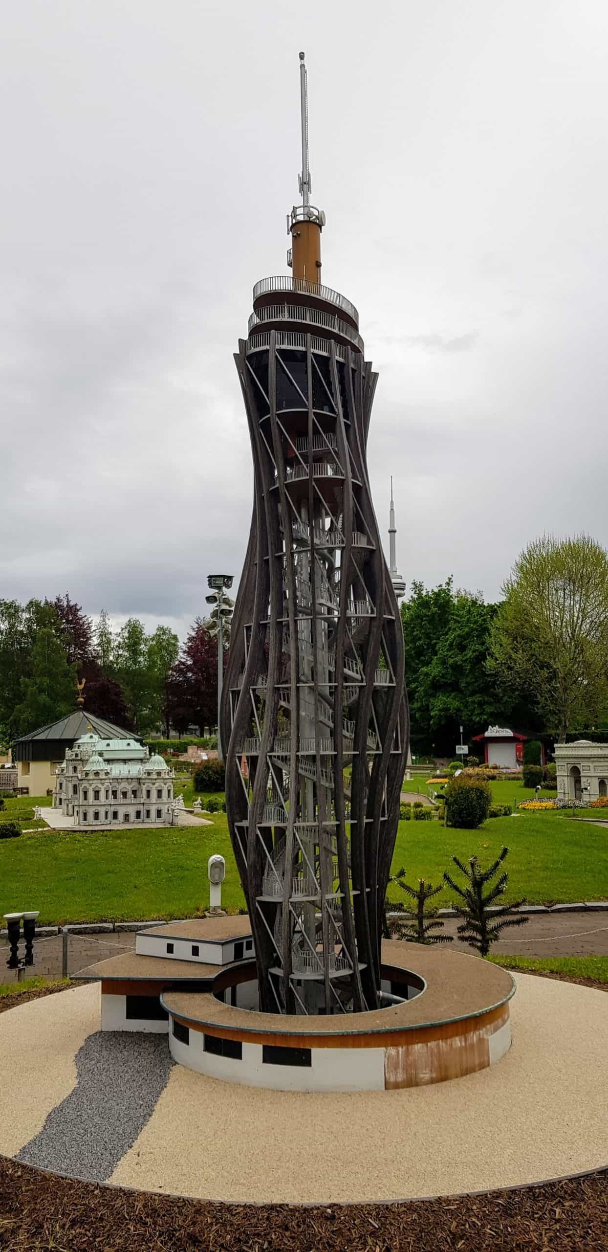 Pyramidenkogel in Minimundus - Ausflug in Klagenfurt