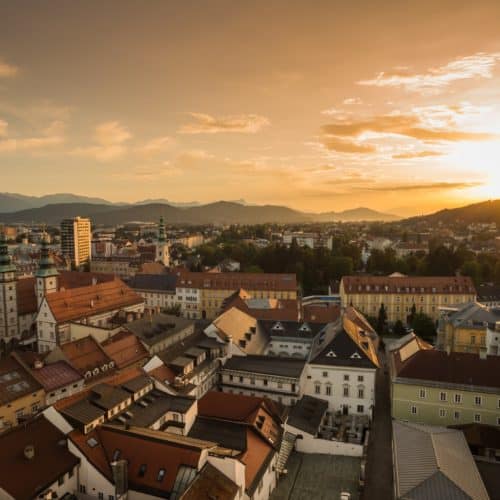 Aussicht auf die Landeshauptstadt Klagenfurt am Wörthersee vom Stadtpfarrturm - Ausflugstipp in Kärnten