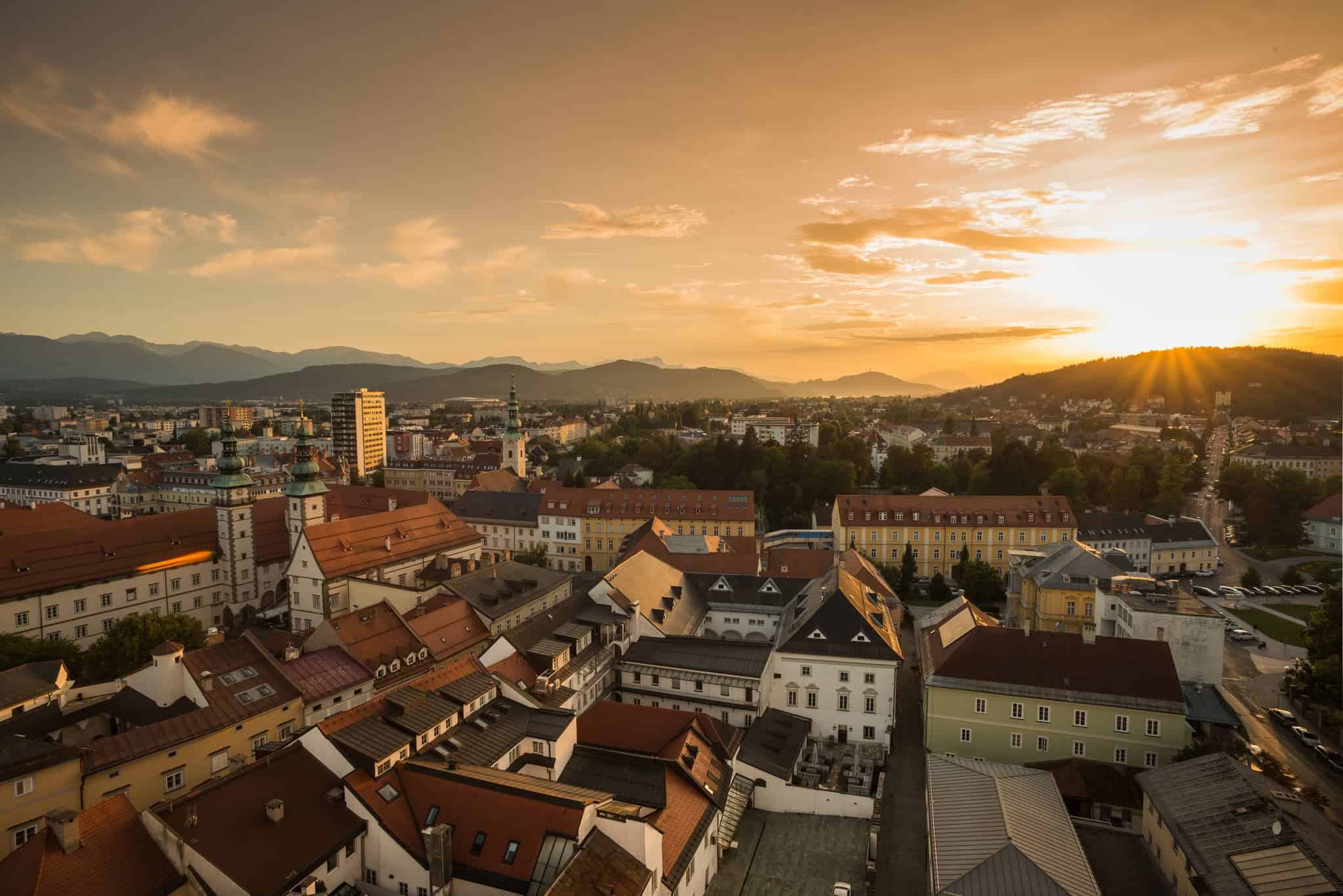 Aussicht auf die Landeshauptstadt Klagenfurt am Wörthersee vom Stadtpfarrturm - Ausflugstipp in Kärnten