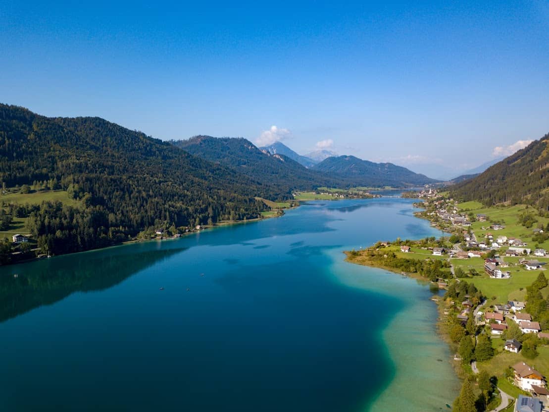 Luftbild Weissensee in Österreich - Badesee in Kärnten