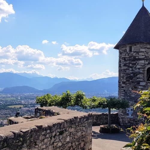 Aussicht auf Villach und Julische Alpen in Adlerarena Burg Landskron - TOP-10 Ausflugsziel in Kärnten