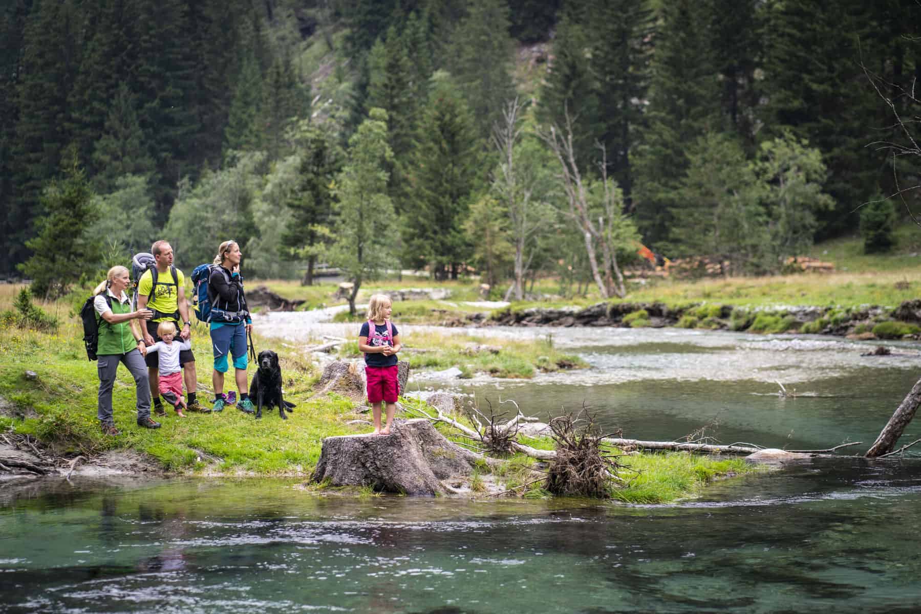 Mit Kindern im Nationalpark Hohe Tauern in Kärnten - Wanderung und Spielplatz am Fluss im Seebachtal bei Mallnitz, Talstation Ankogelbahn