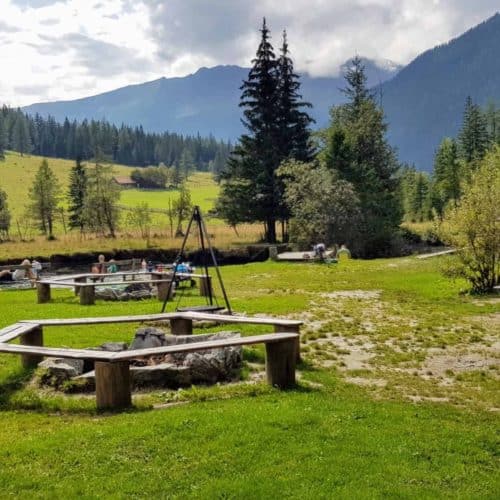 Spielplatz Outdoor mit Grillplatz bei Fluss für Familien bei Mallnitz im Nationalpark Hohe Tauern Kärnten