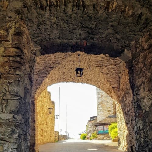 Eingangstor Burg Landskron in Kärnten